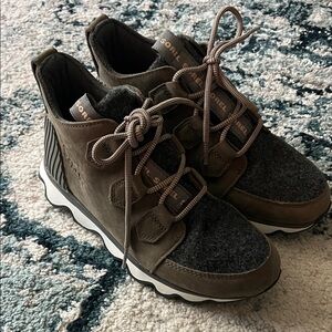 Sorel Olive Green and Gray Women's Ankle Boots